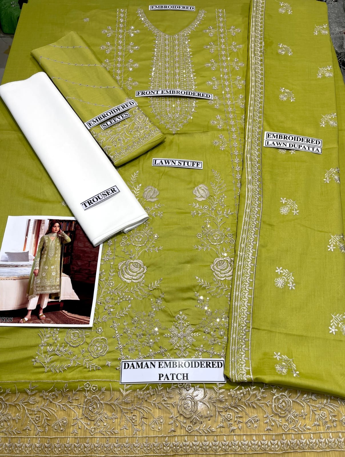 Zaha D # 213 - 01 | 3PC Luxury Lawn | Sequence Embroidered Lawn Duppata