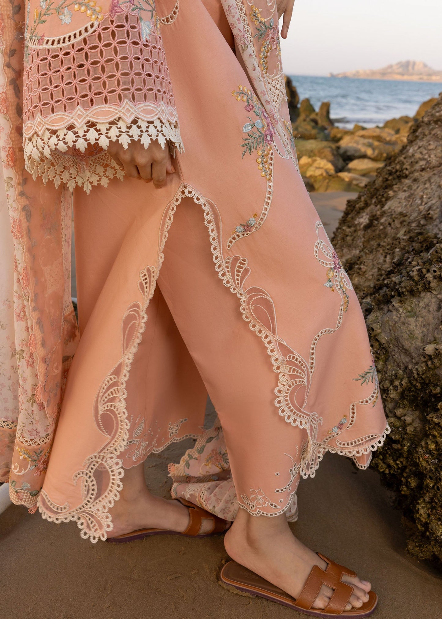 Crimson D # 175 - 01 | 3PC Luxury Lawn | Monar Printed Duppata