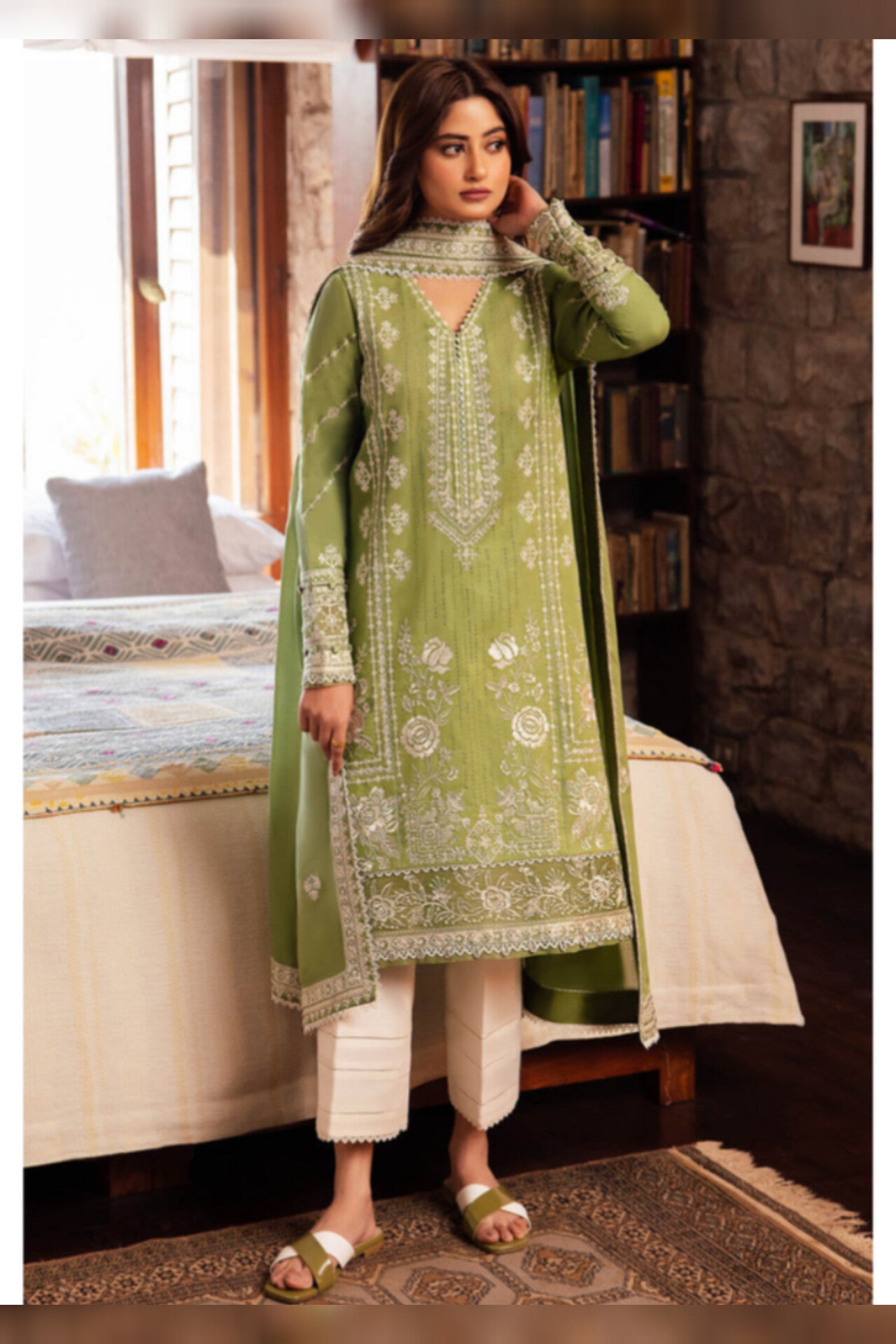 Zaha D # 213 - 01 | 3PC Luxury Lawn | Sequence Embroidered Lawn Duppata