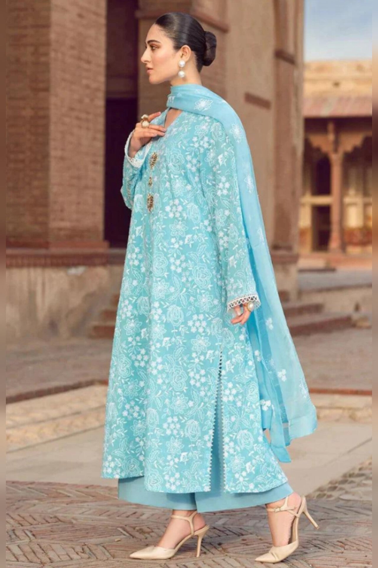 Bareeze D # 217 - 01 | 3PC Luxury Lawn | Embroidered Bamber Chiffon Dupatta