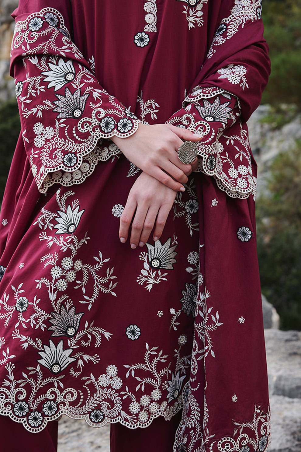 Image D # 195 - 01 | 3PC Luxury Lawn | Slub Khaddi Embroidered Duppata
