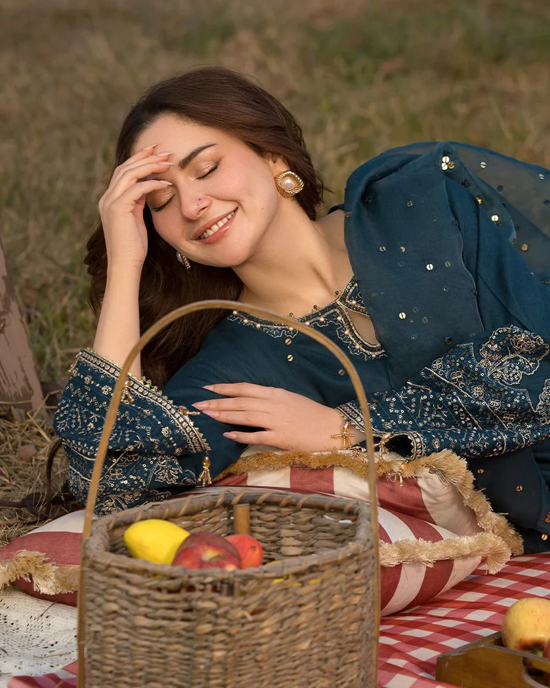 Ally's D # 89 - 01 | 3PC Luxury Dhanak | Dhanak Embroidered Shawl