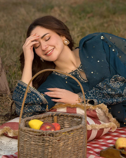 Ally's D # 89 - 01 | 3PC Luxury Dhanak | Dhanak Embroidered Shawl