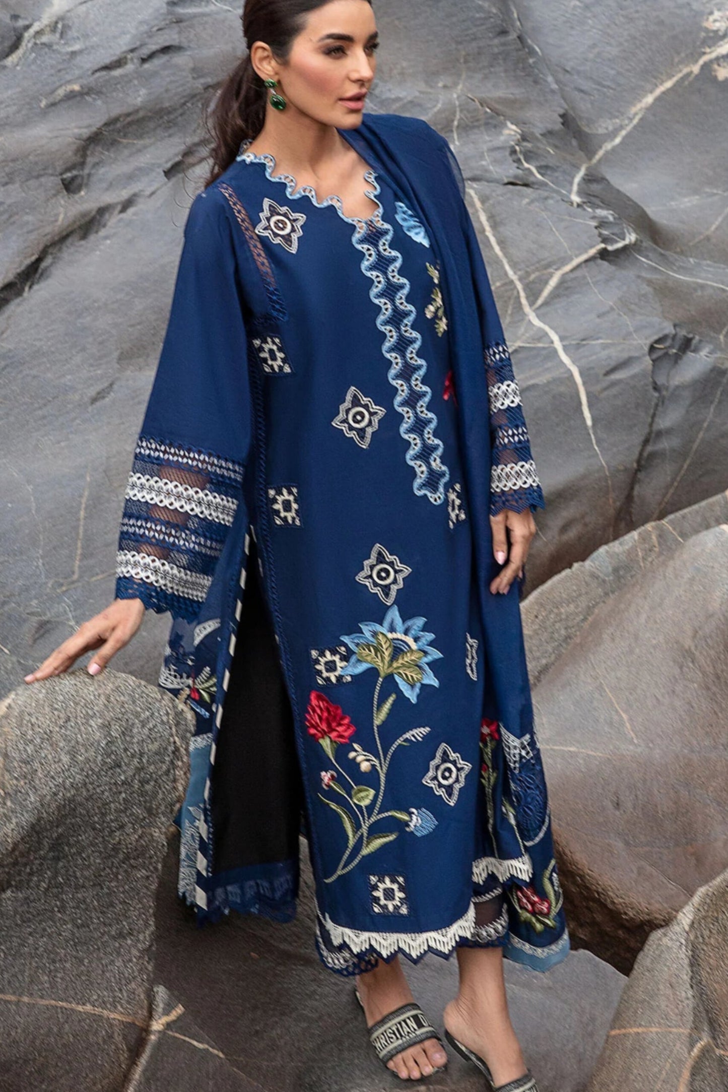 Crimson D # 86 - 01 | 3PC Luxury Dhanak | Dhanak Embroidered Shawl