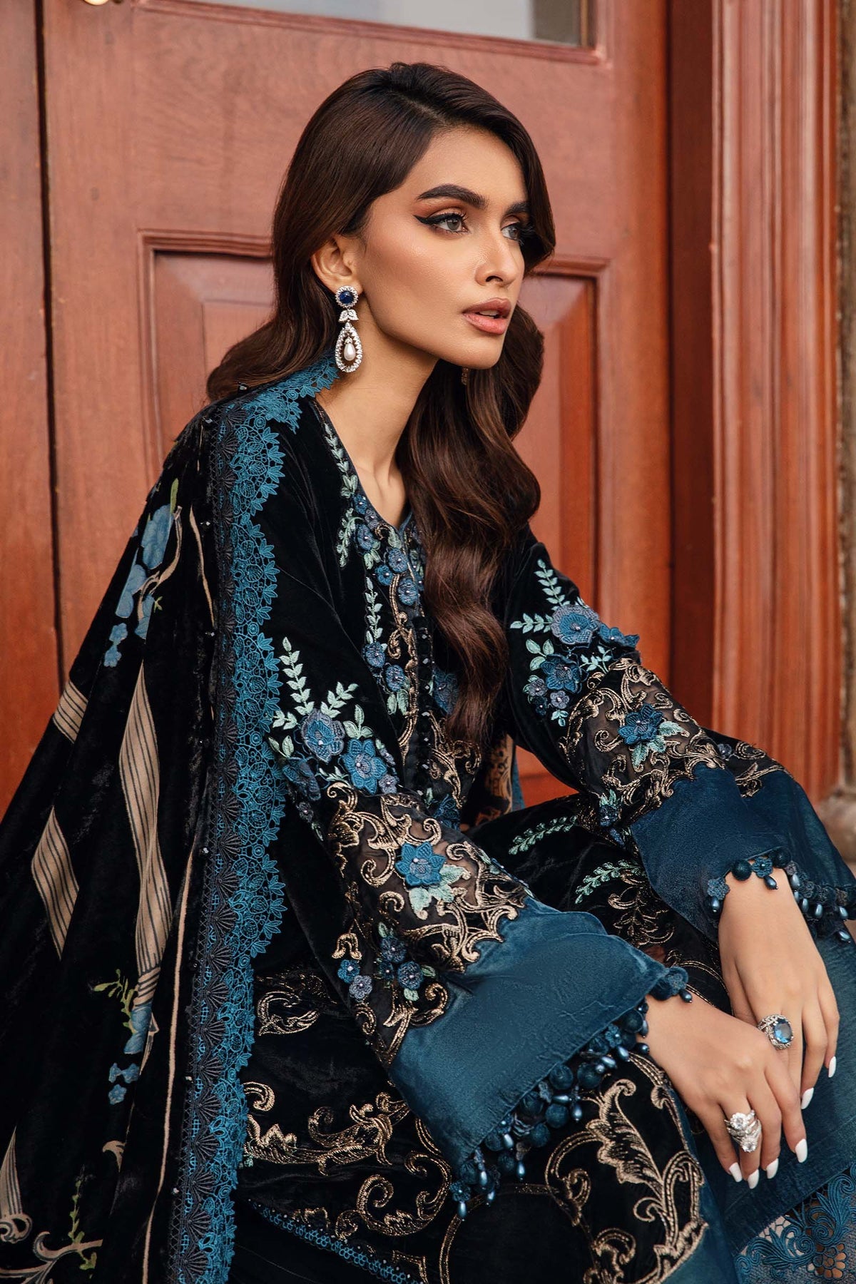 Alvion D # 226 - 01 | 3pc Luxury Velvet | Printed Plachi Velvet Shawl